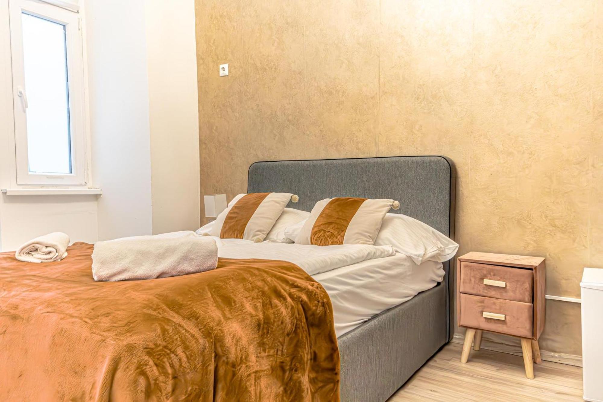 Superbly 9br Complex Ideal For 25 People * Wien