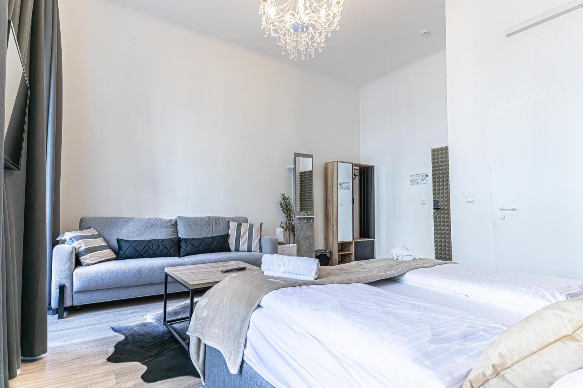 Superbly 9br Complex Ideal For 25 People Apartment Wien