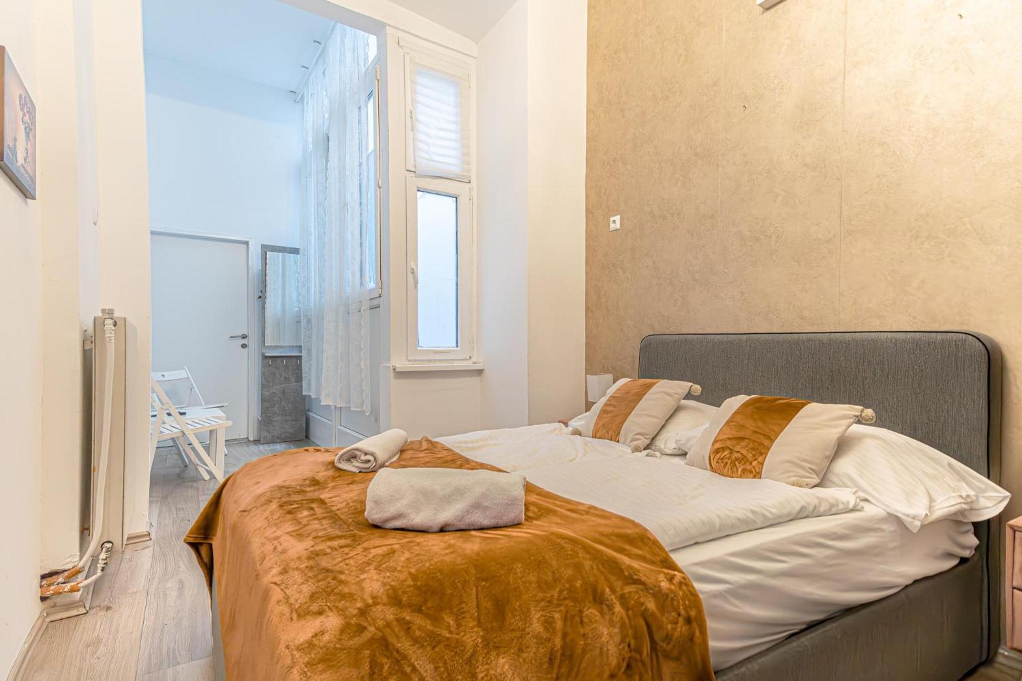 Apartment Superbly 9br Complex Ideal For 25 People *