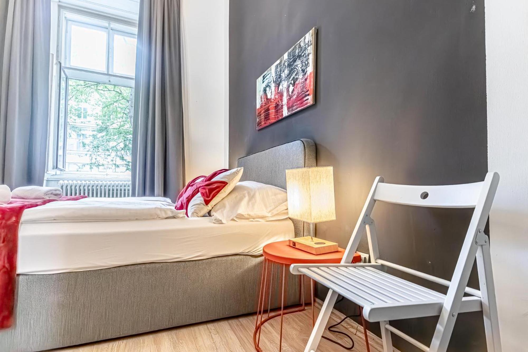 Apartment Superbly 9br Complex Ideal For 25 People